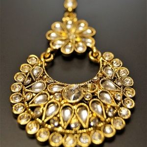 Indian headpiece (Maang tikka)